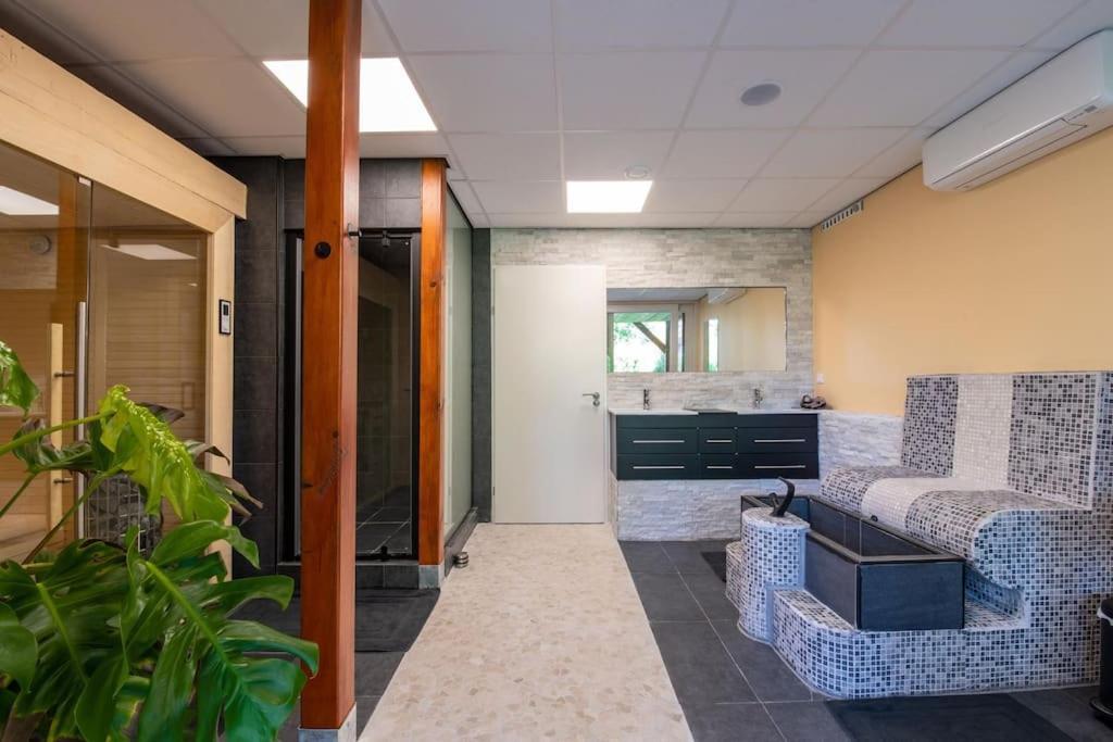 Wellness Studio Tiel Met Sauna En Jacuzzi Eksteriør billede