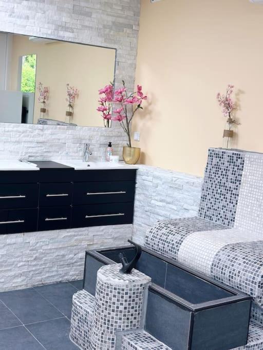 Wellness Studio Tiel Met Sauna En Jacuzzi Eksteriør billede